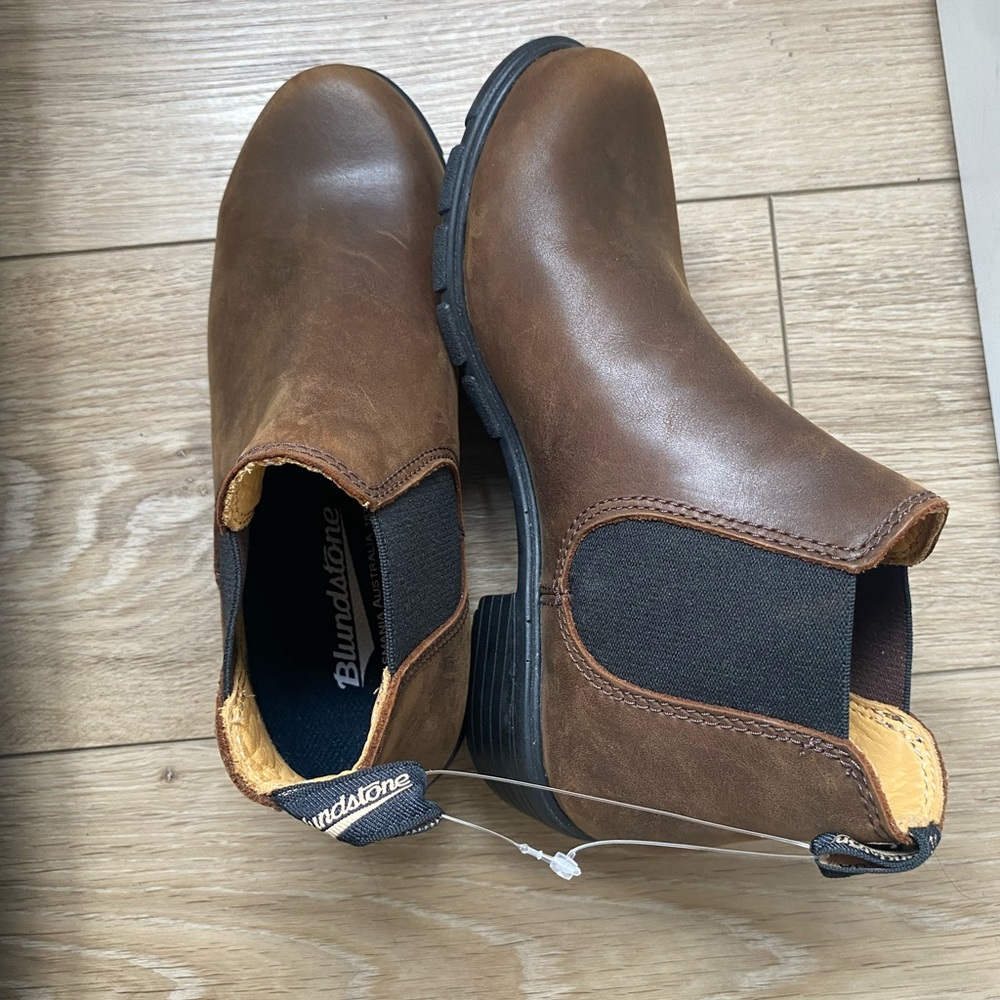 Blundstone ankle boots NWOT